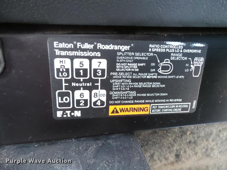 image for item DV9599 1993 International 9400 semi truck