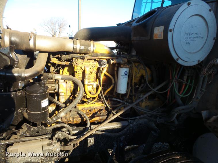 image for item DV9599 1993 International 9400 semi truck