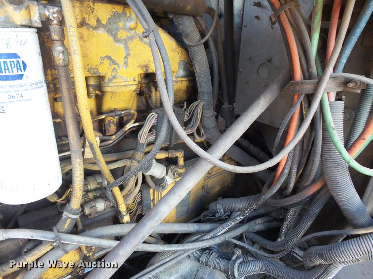 image for item DV9599 1993 International 9400 semi truck