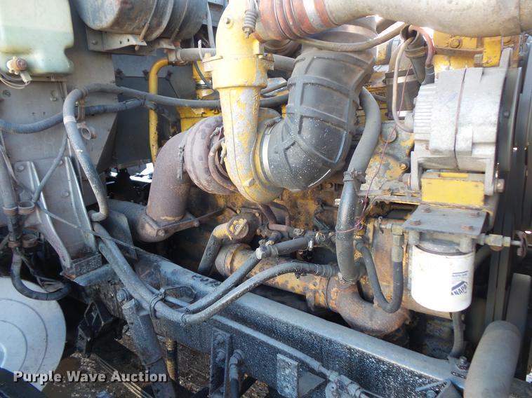 image for item DV9599 1993 International 9400 semi truck