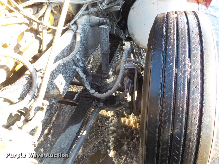 image for item DV9599 1993 International 9400 semi truck