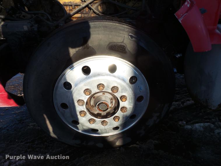 image for item DV9599 1993 International 9400 semi truck