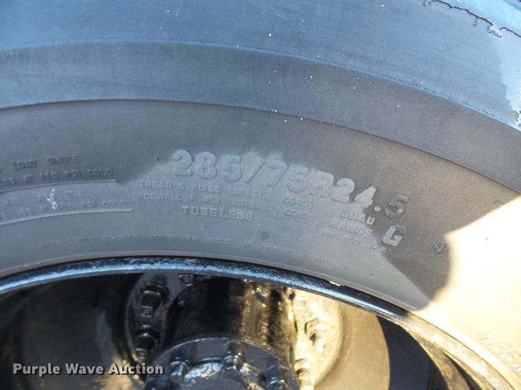 image for item DV9599 1993 International 9400 semi truck