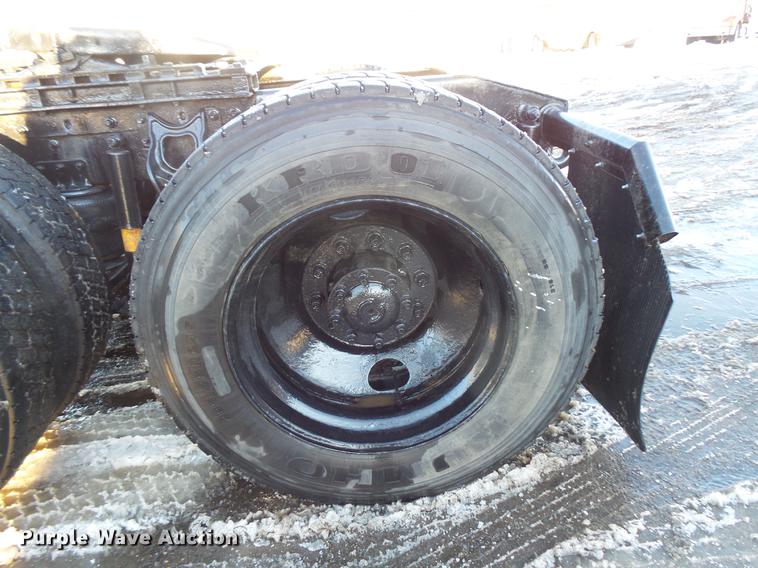 image for item DV9599 1993 International 9400 semi truck