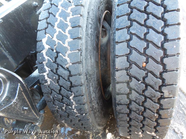 image for item DV9599 1993 International 9400 semi truck