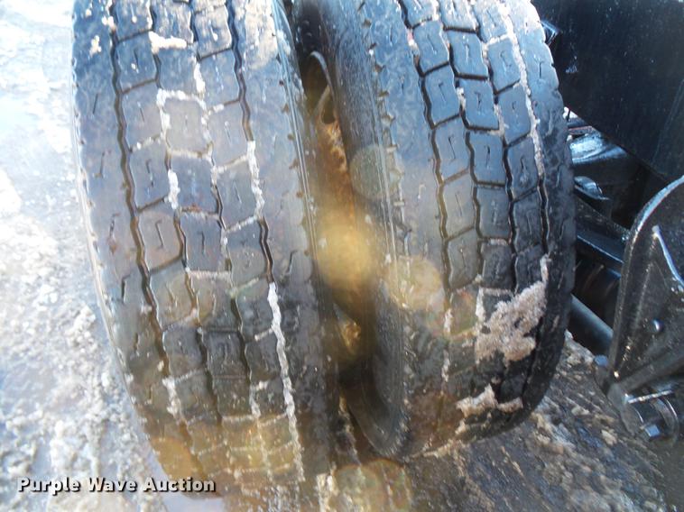 image for item DV9599 1993 International 9400 semi truck