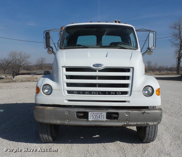 image for item EI9774 2000 Sterling L7500 semi truck