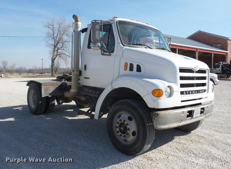 image for item EI9774 2000 Sterling L7500 semi truck