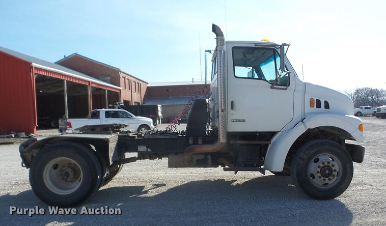 image for item EI9774 2000 Sterling L7500 semi truck