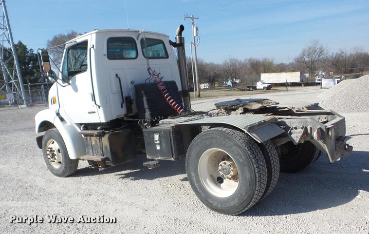 image for item EI9774 2000 Sterling L7500 semi truck