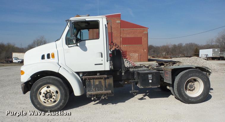 image for item EI9774 2000 Sterling L7500 semi truck