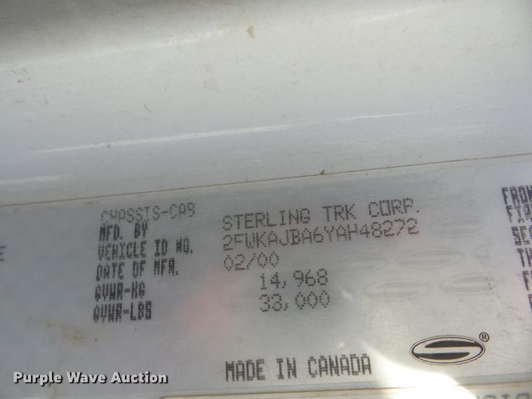 image for item EI9774 2000 Sterling L7500 semi truck