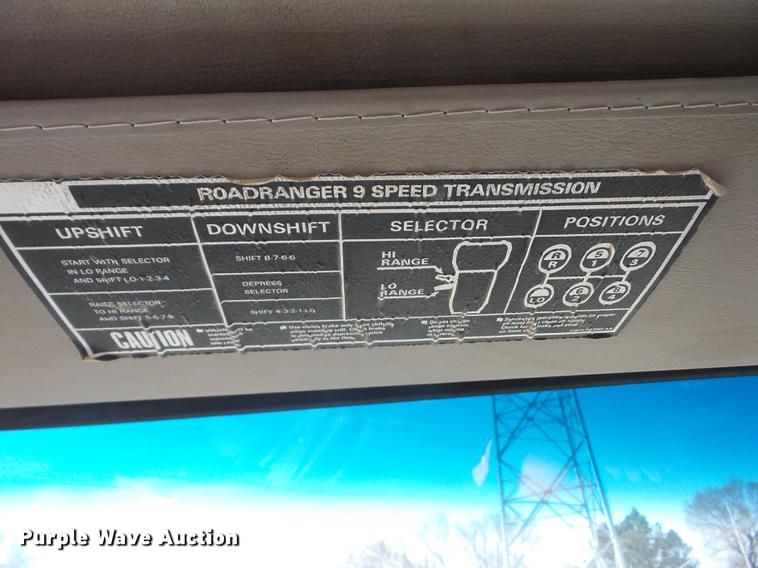 image for item EI9774 2000 Sterling L7500 semi truck