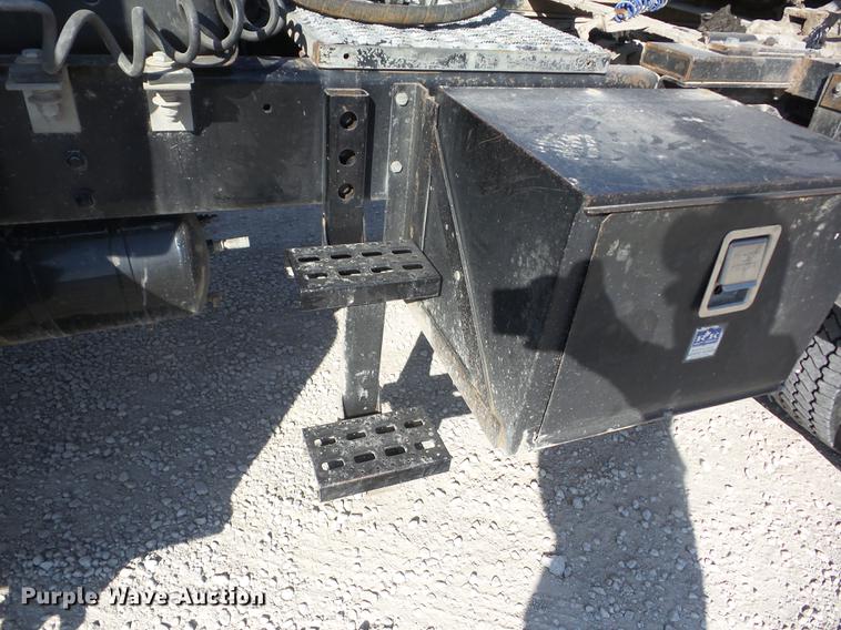 image for item EI9774 2000 Sterling L7500 semi truck