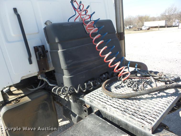 image for item EI9774 2000 Sterling L7500 semi truck