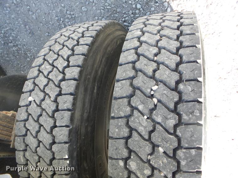 image for item EI9774 2000 Sterling L7500 semi truck