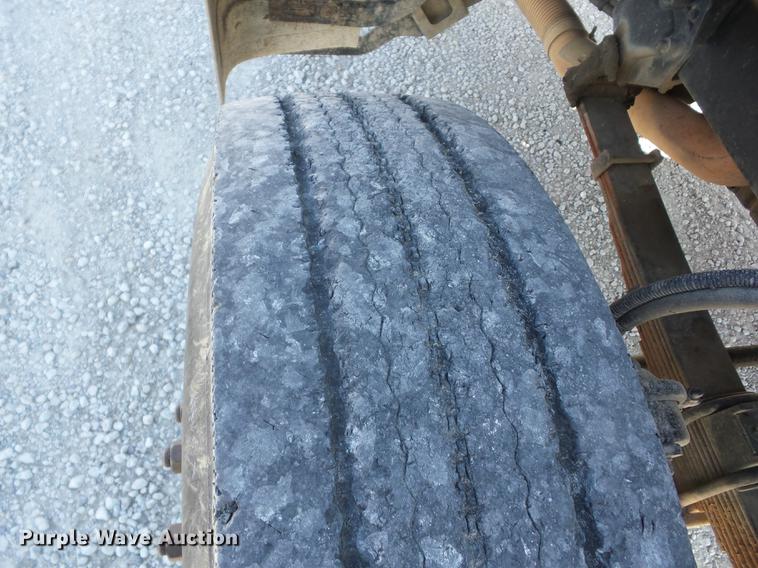 image for item EI9774 2000 Sterling L7500 semi truck