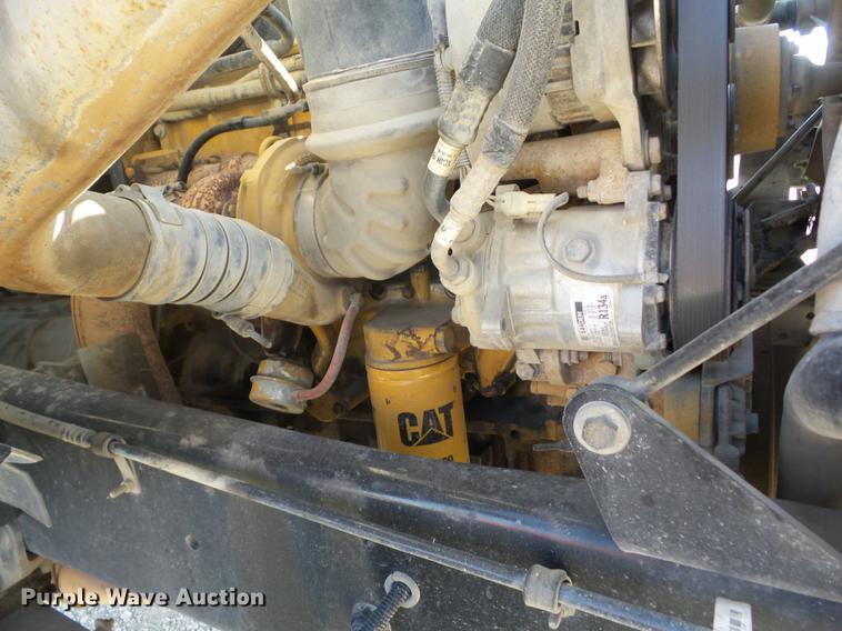 image for item EI9774 2000 Sterling L7500 semi truck