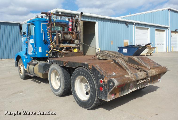 image for item K6278 1998 International 9100 flatbed truck