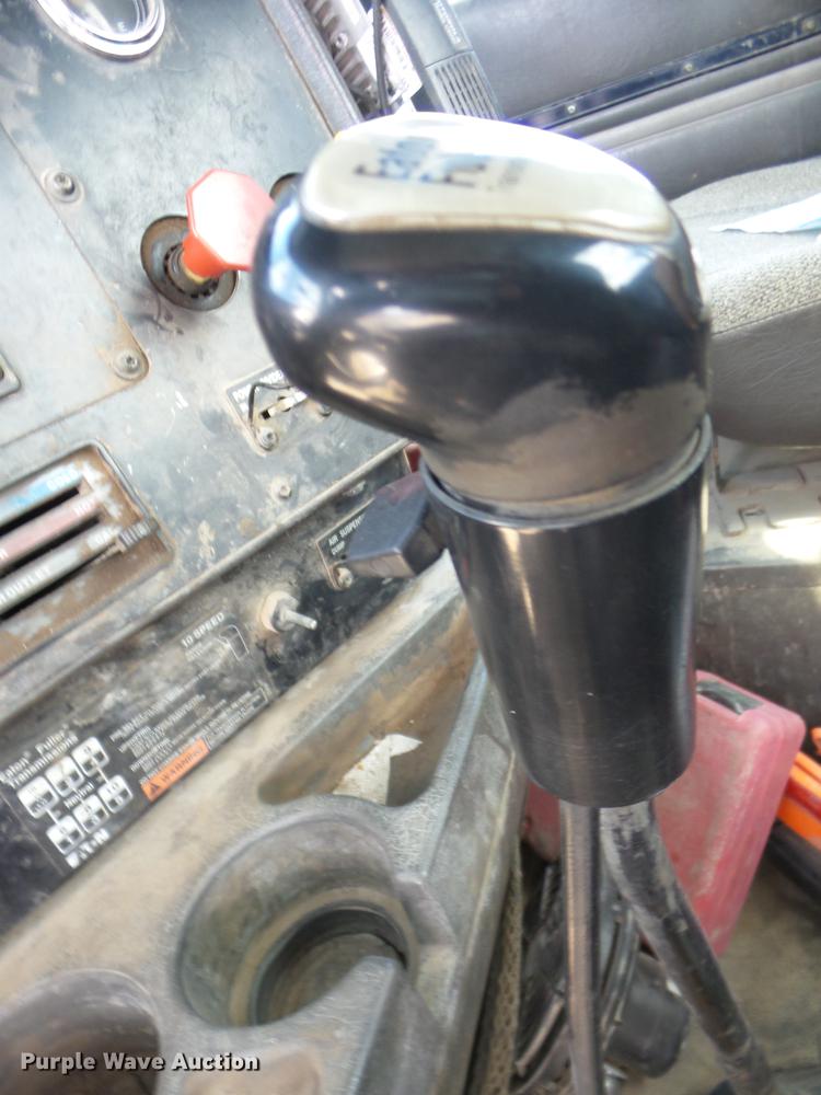 image for item K6278 1998 International 9100 flatbed truck