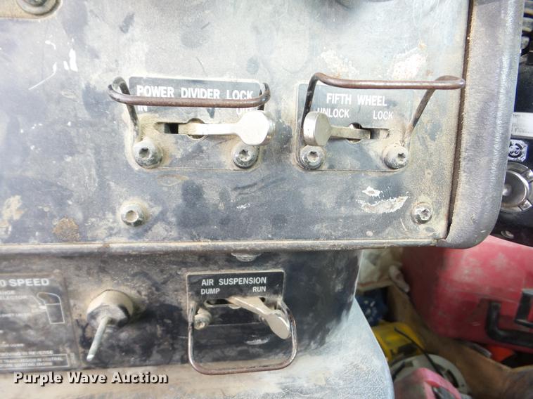 image for item K6278 1998 International 9100 flatbed truck