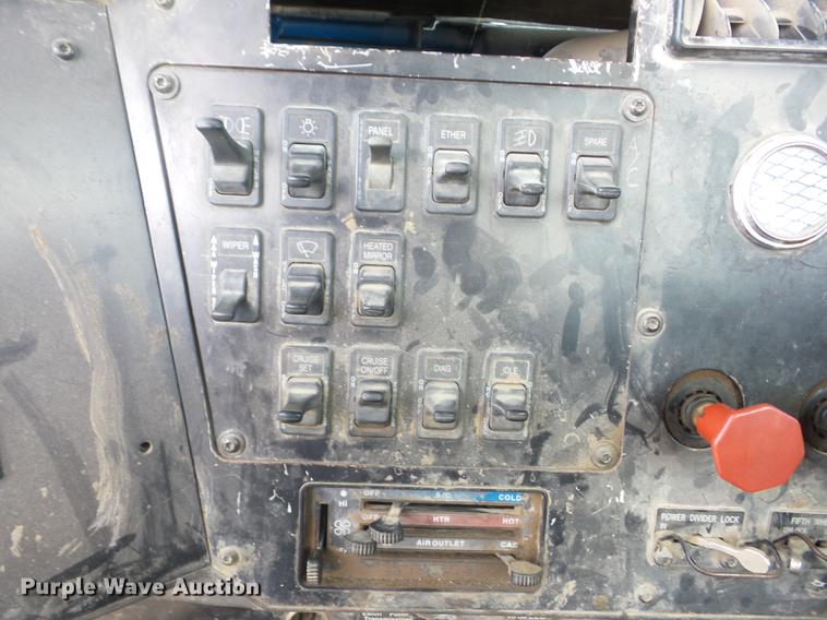 image for item K6278 1998 International 9100 flatbed truck