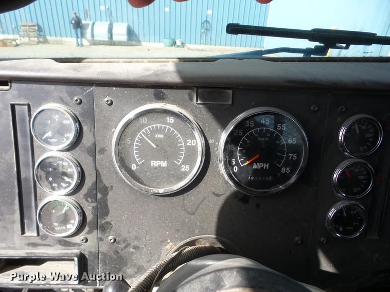 image for item K6278 1998 International 9100 flatbed truck