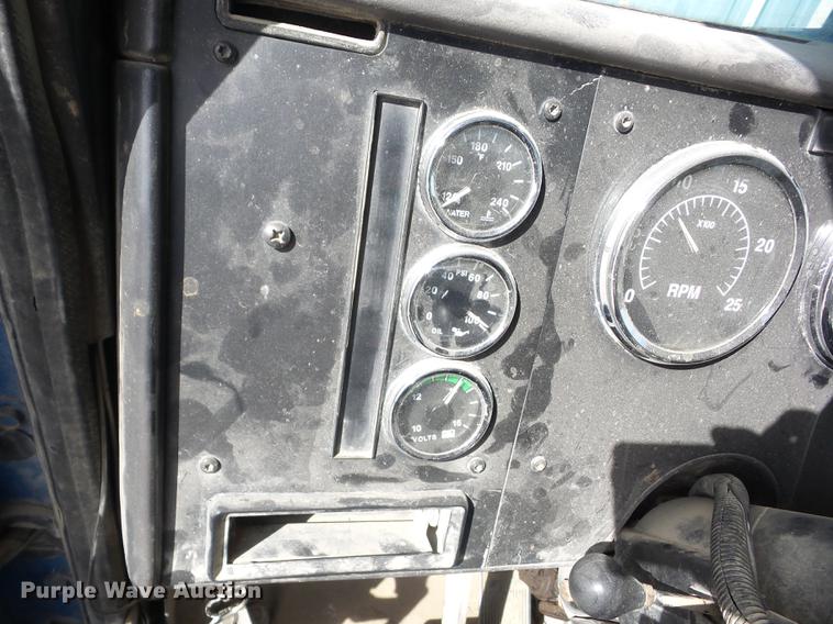 image for item K6278 1998 International 9100 flatbed truck