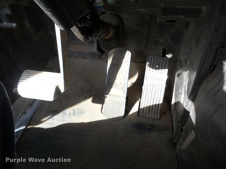 image for item K6278 1998 International 9100 flatbed truck