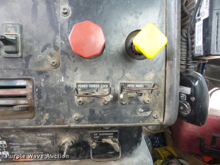 image for item K6278 1998 International 9100 flatbed truck