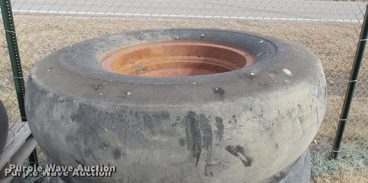 image for item AX9377 (8) 13.00-24TG smooth grader tires and wheels