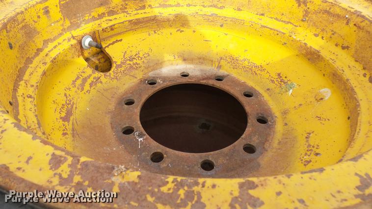 image for item AX9377 (8) 13.00-24TG smooth grader tires and wheels