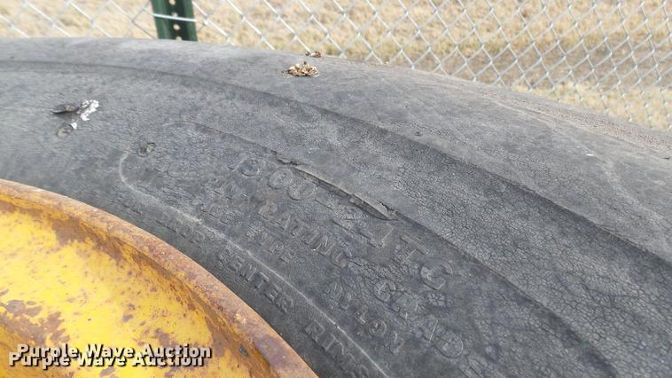 image for item AX9377 (8) 13.00-24TG smooth grader tires and wheels