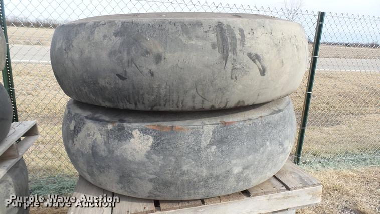 image for item AX9377 (8) 13.00-24TG smooth grader tires and wheels