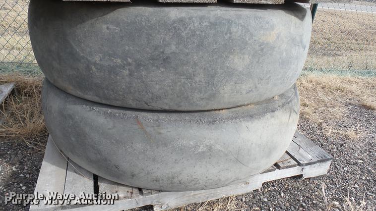 image for item AX9377 (8) 13.00-24TG smooth grader tires and wheels