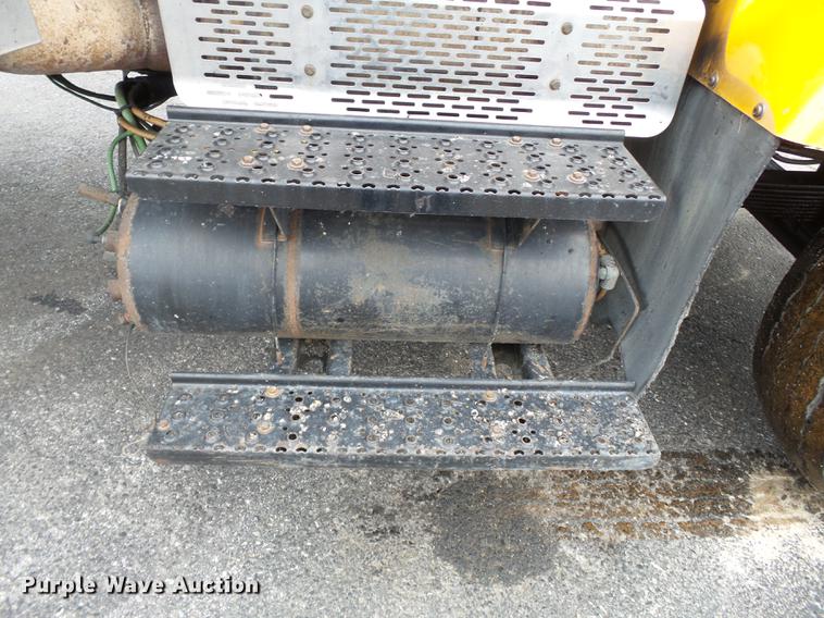 image for item DB7229 2006 International 7400 dump truck