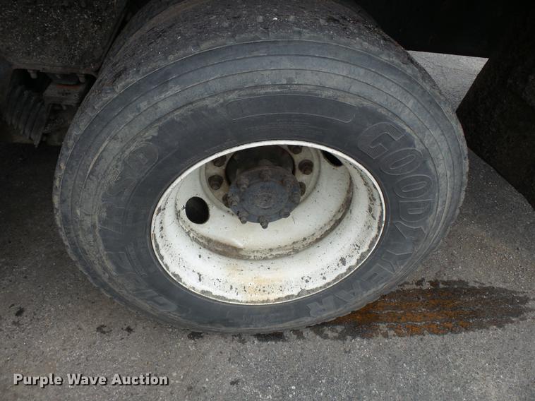 image for item DB7229 2006 International 7400 dump truck