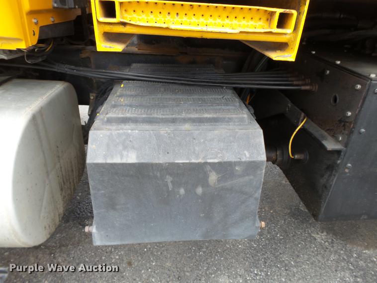 image for item DB7229 2006 International 7400 dump truck