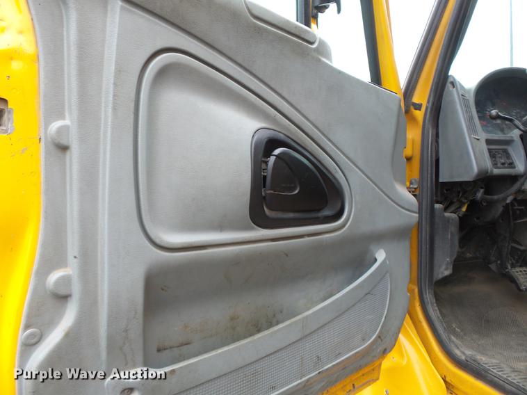 image for item DB7229 2006 International 7400 dump truck