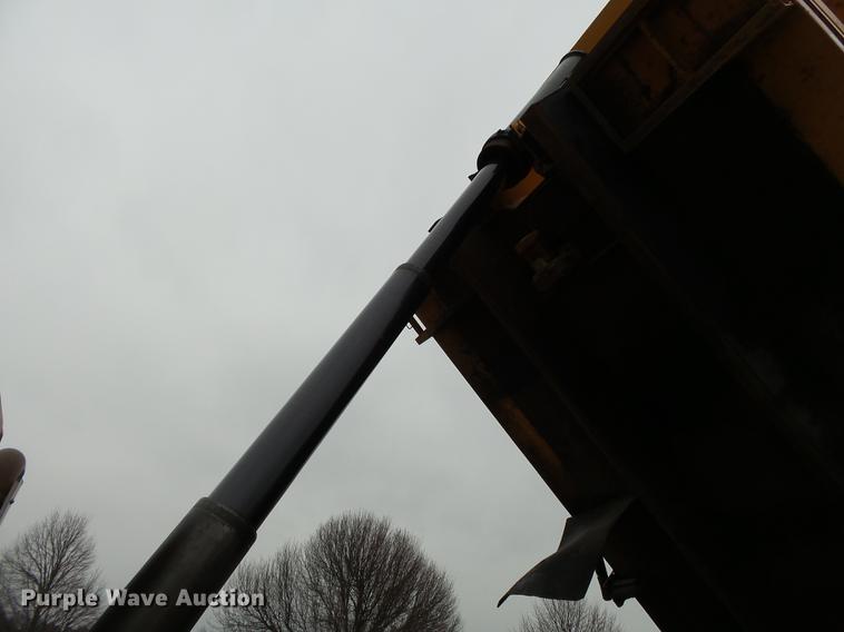 image for item DB7229 2006 International 7400 dump truck