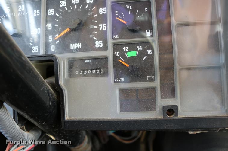 image for item DB9293 1997 International 3800 bus