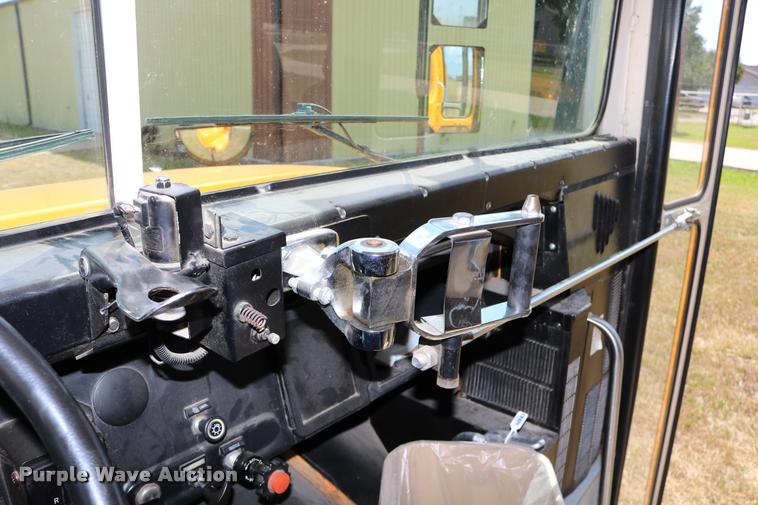 image for item DB9293 1997 International 3800 bus