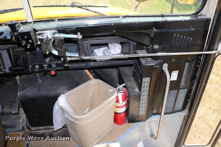 image for item DB9293 1997 International 3800 bus