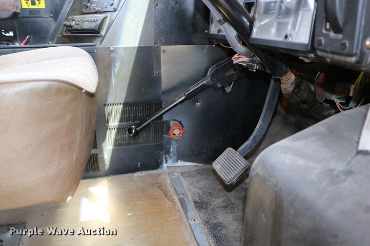 image for item DB9293 1997 International 3800 bus