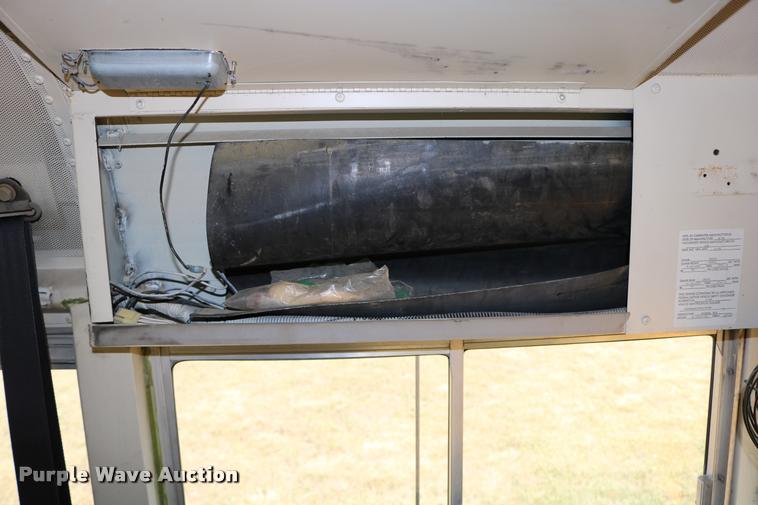 image for item DB9293 1997 International 3800 bus