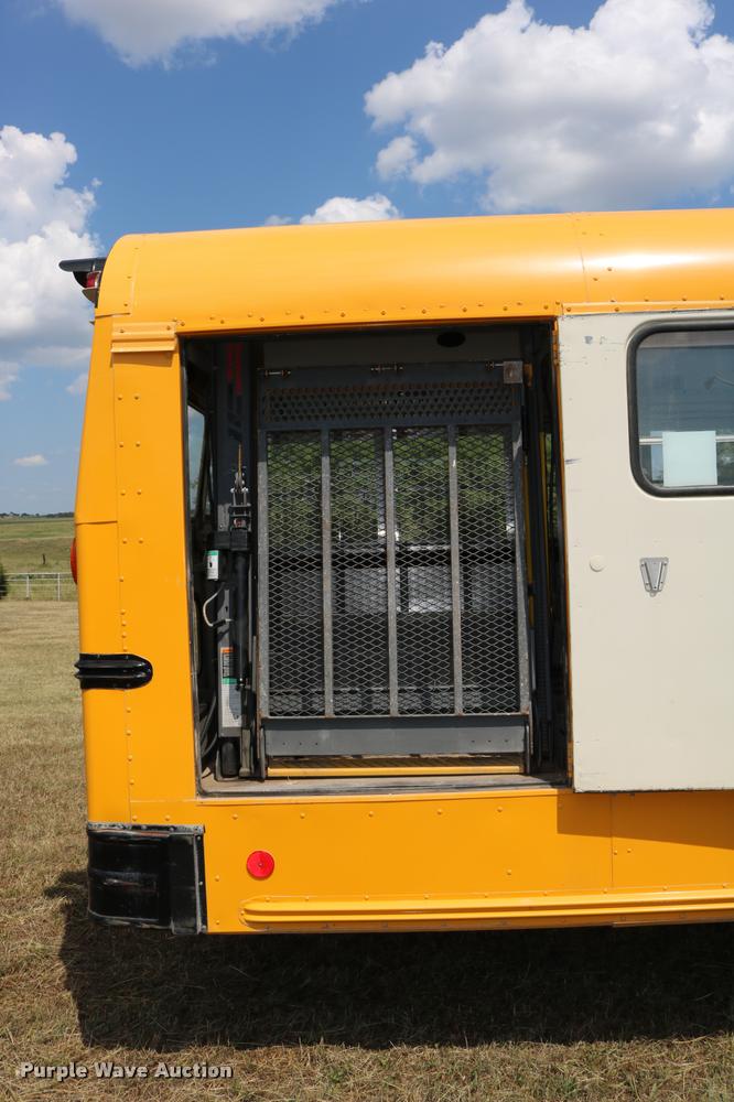 image for item DB9293 1997 International 3800 bus