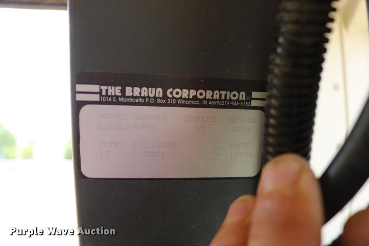 image for item DB9293 1997 International 3800 bus