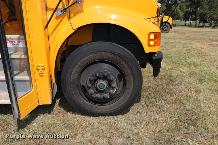 image for item DB9293 1997 International 3800 bus