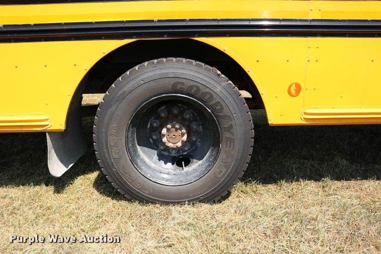 image for item DB9293 1997 International 3800 bus