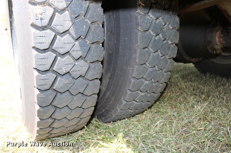 image for item DB9293 1997 International 3800 bus